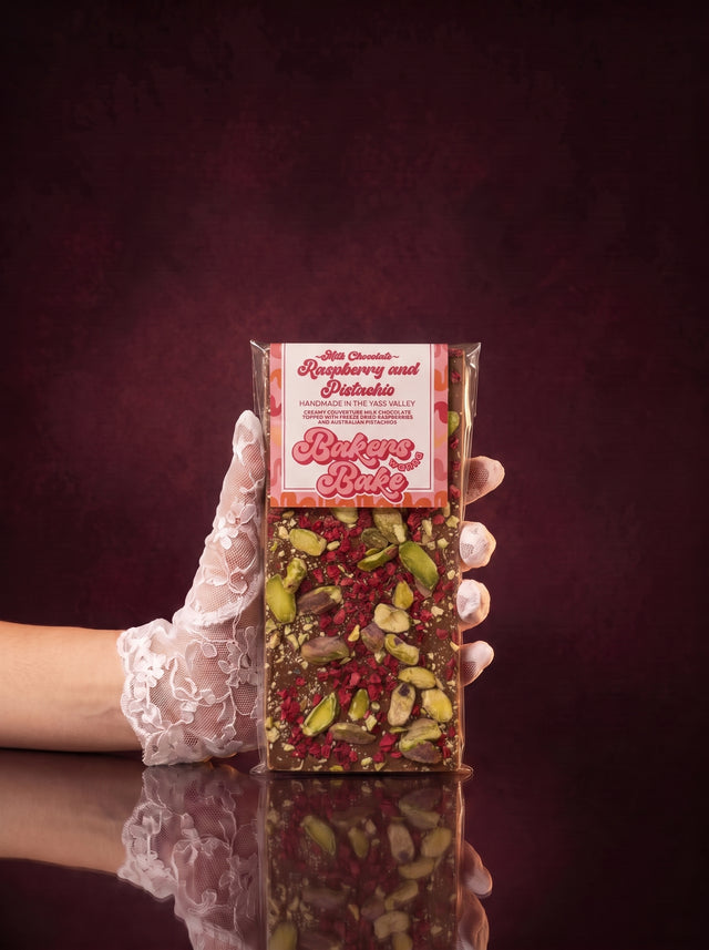 Bakers Wanna Bake milk chocolate bar in Raspberry and Pistachio
